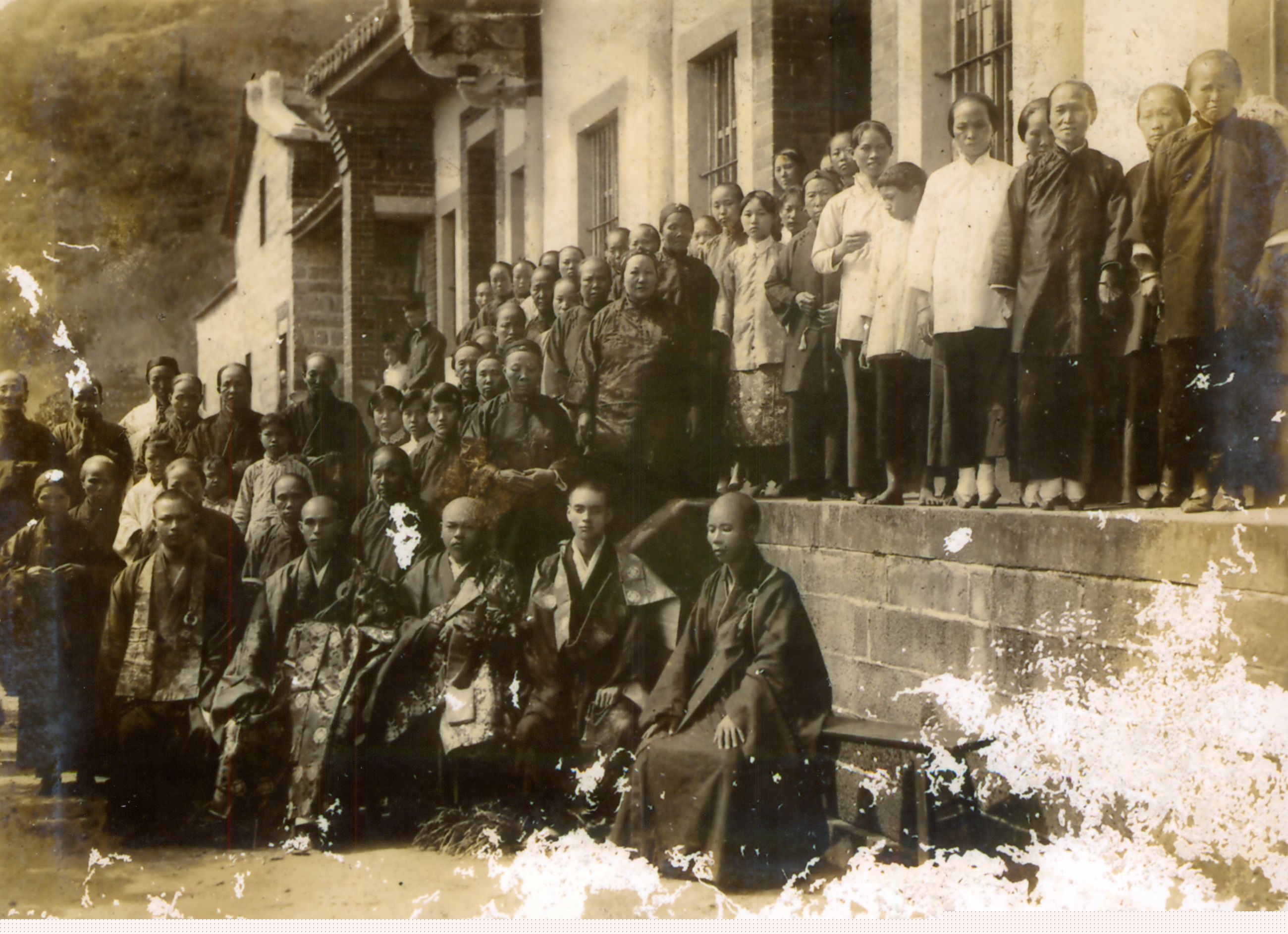 1920年代文山地區僧侶與信眾合影